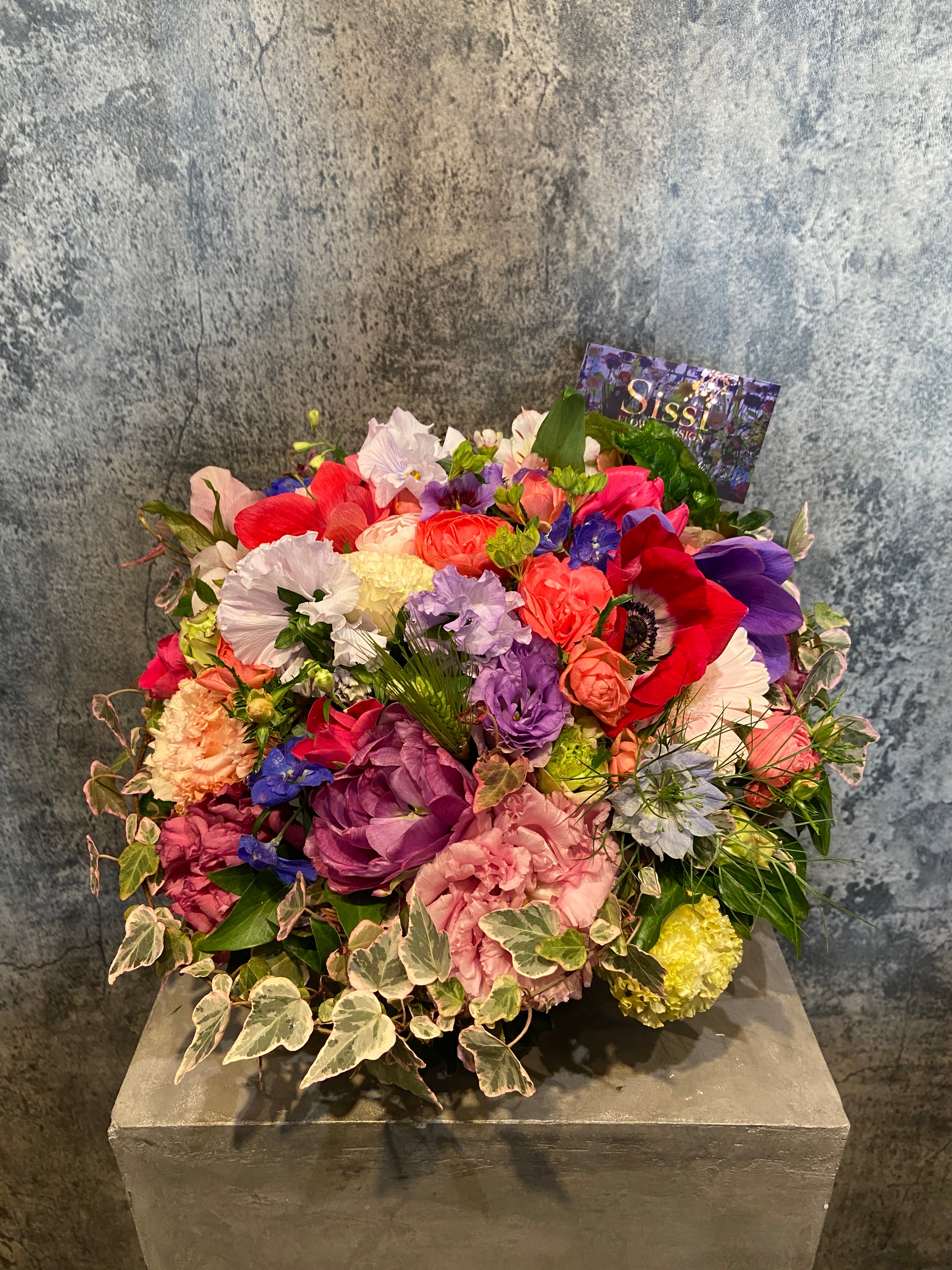 ラウンドアレンジメントM｜誕生日・開店祝いの花 – Sissi Flower Design JP