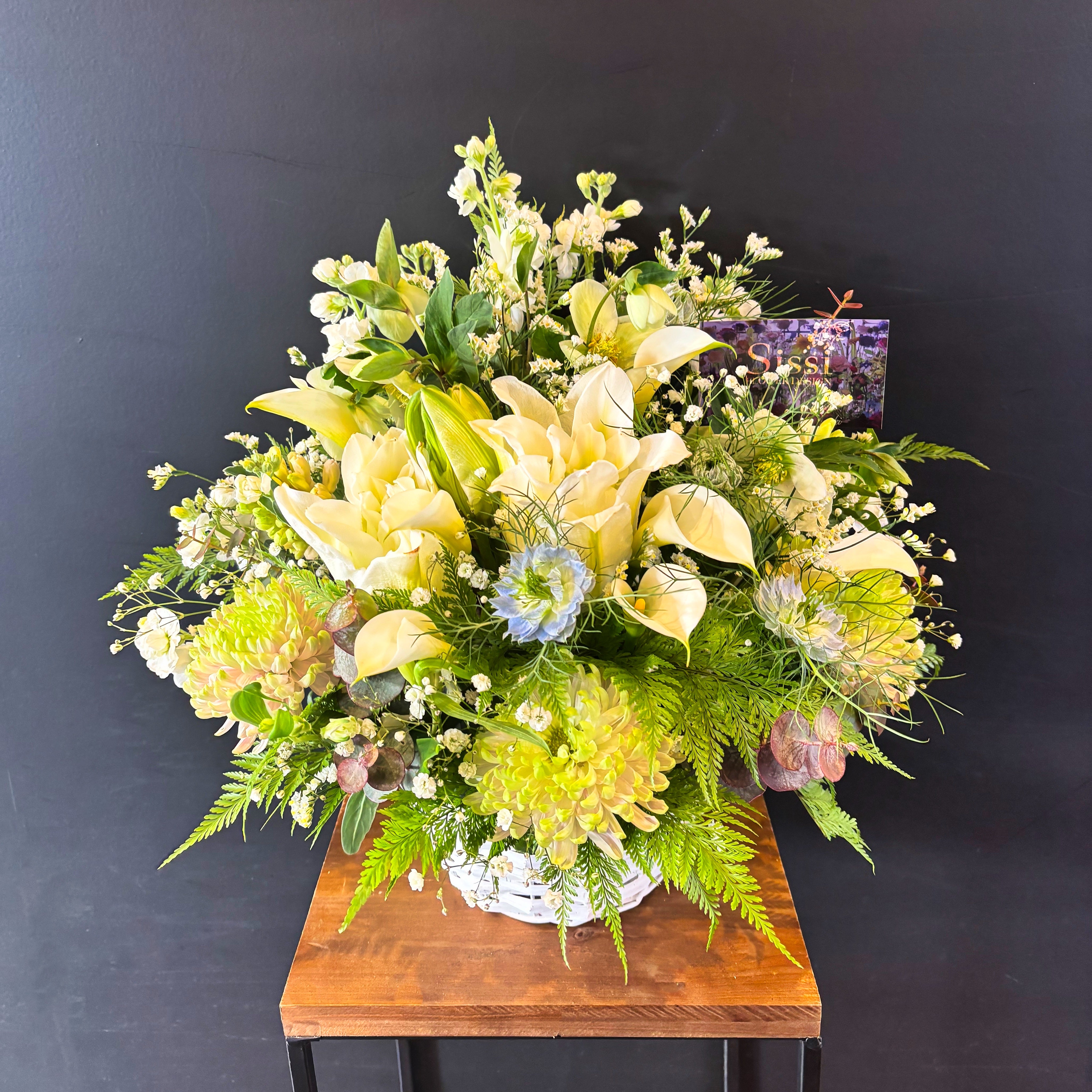 お供えアレンジメントM – Sissi Flower Design JP