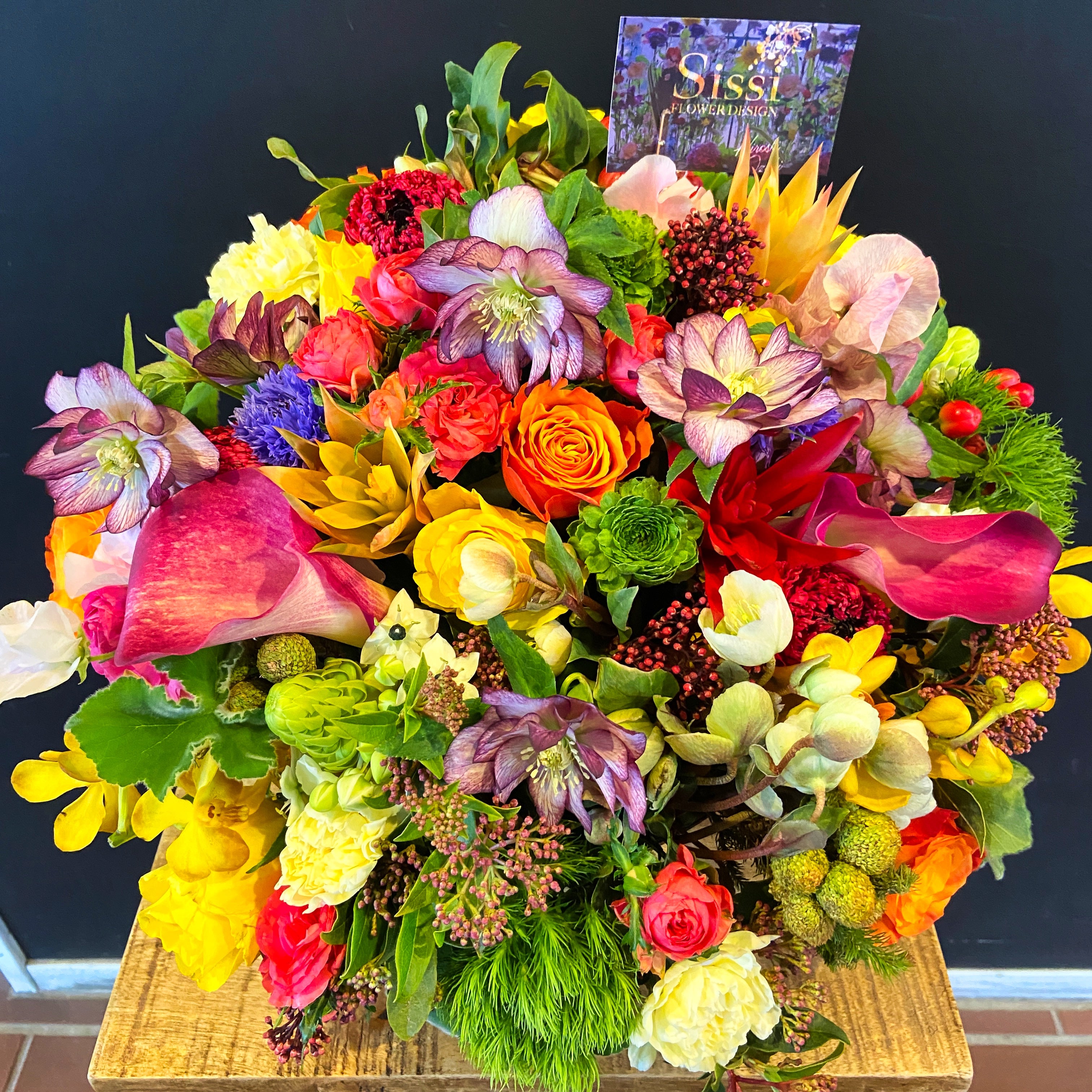 ラウンドアレンジメントM｜誕生日・開店祝いの花 – Sissi Flower Design JP