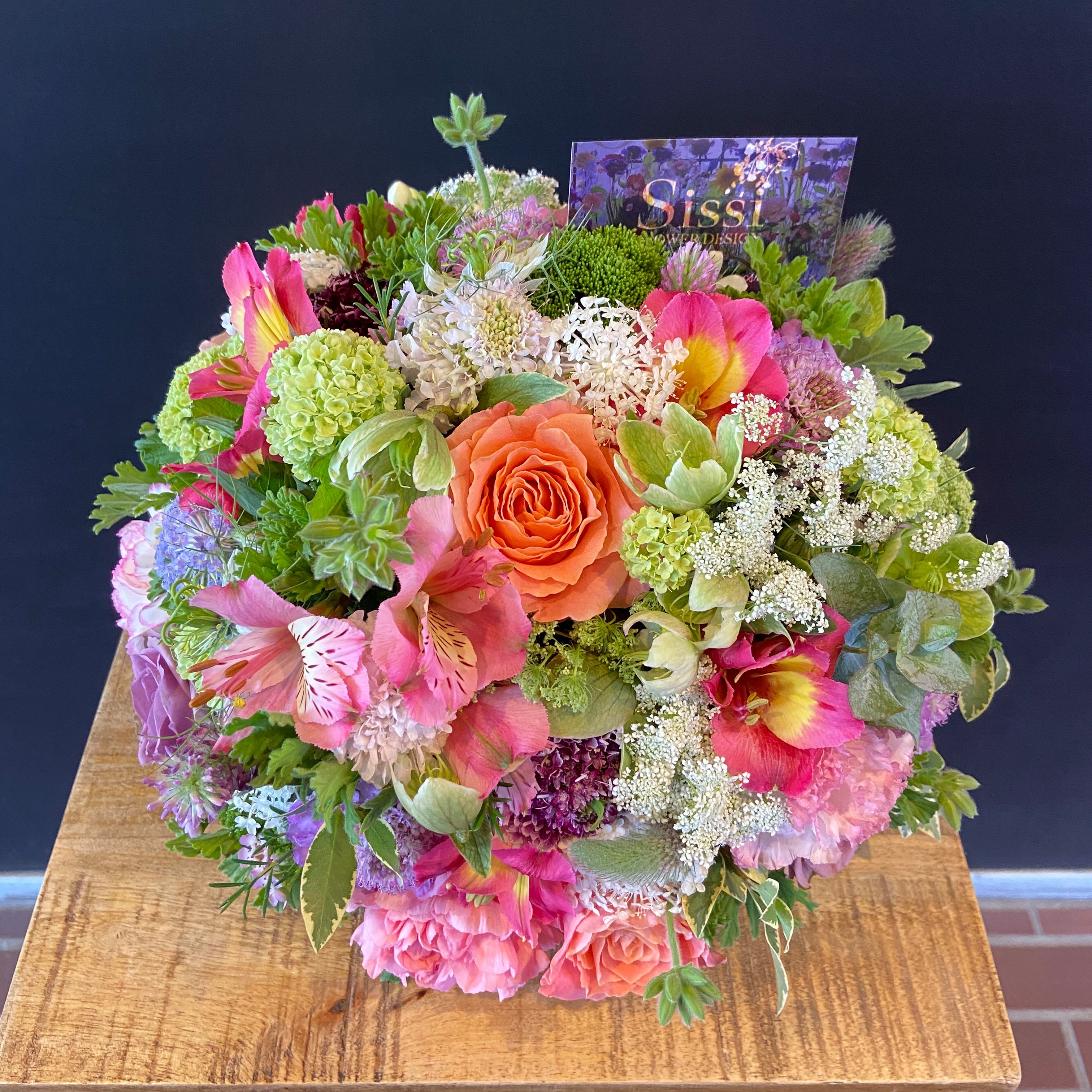 ラウンドアレンジメントM｜誕生日・開店祝いの花 – Sissi Flower Design JP