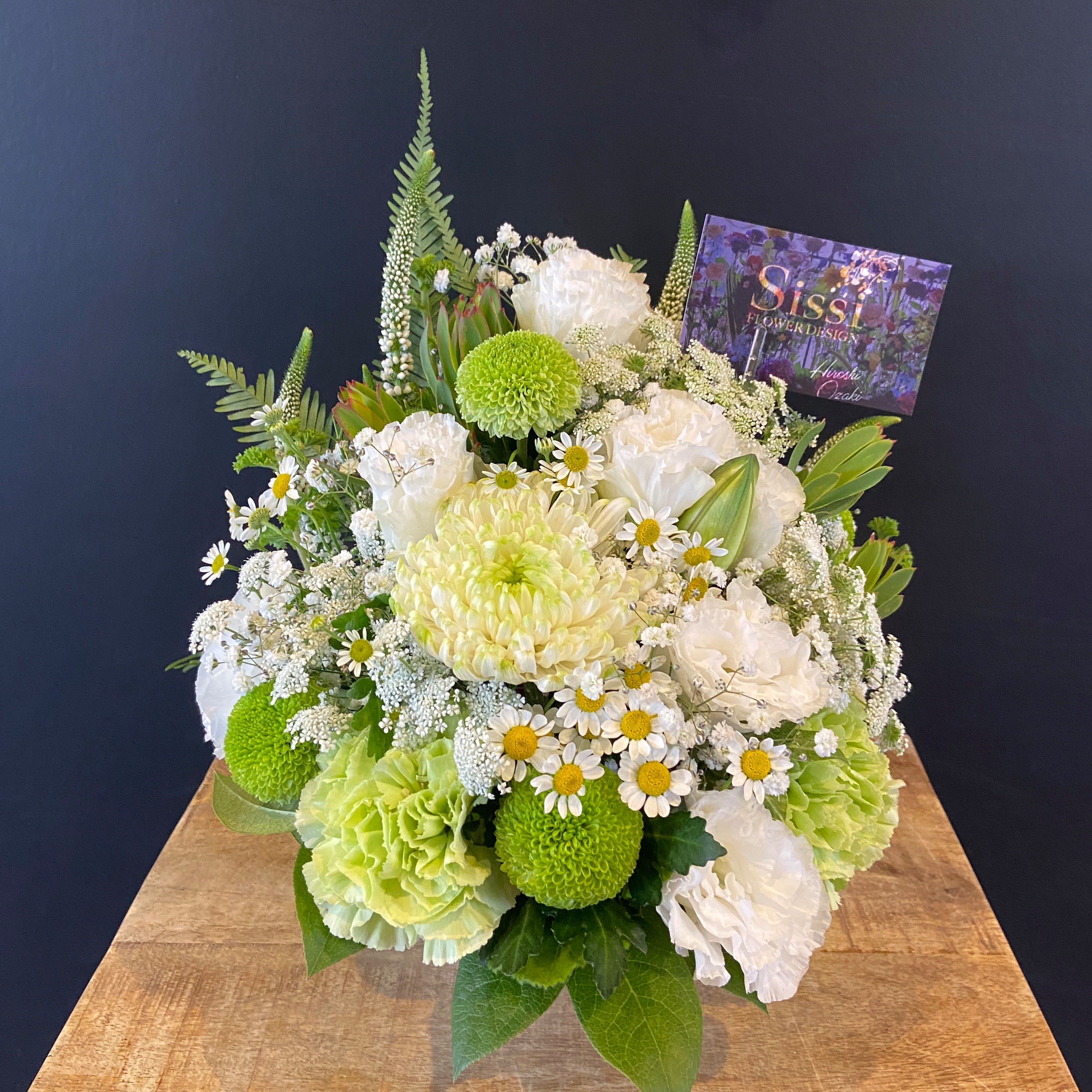 お供えアレンジメントM – Sissi Flower Design JP