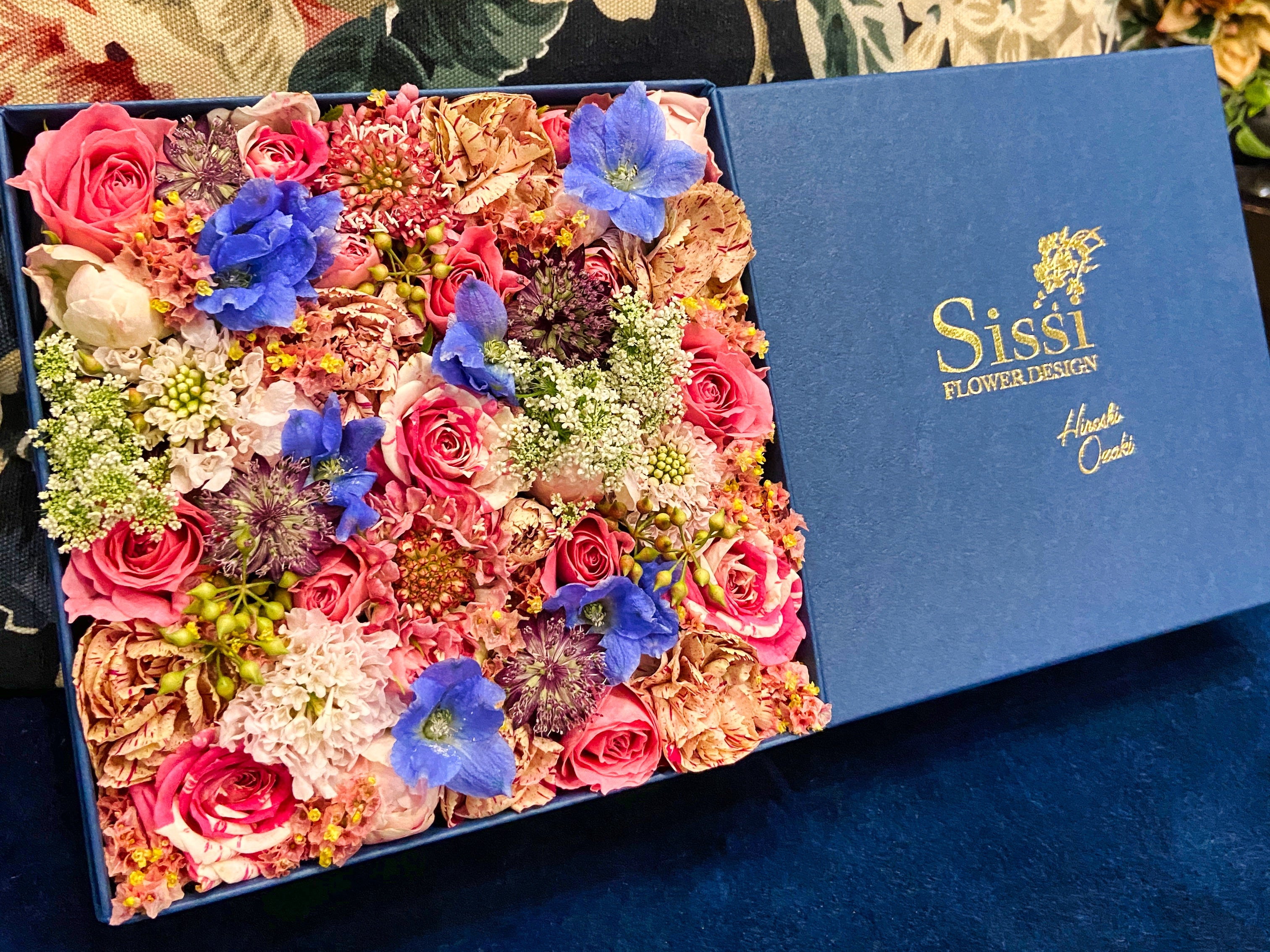 ボックスフラワー正方形M｜誕生日・父の日ギフト – Sissi Flower Design JP