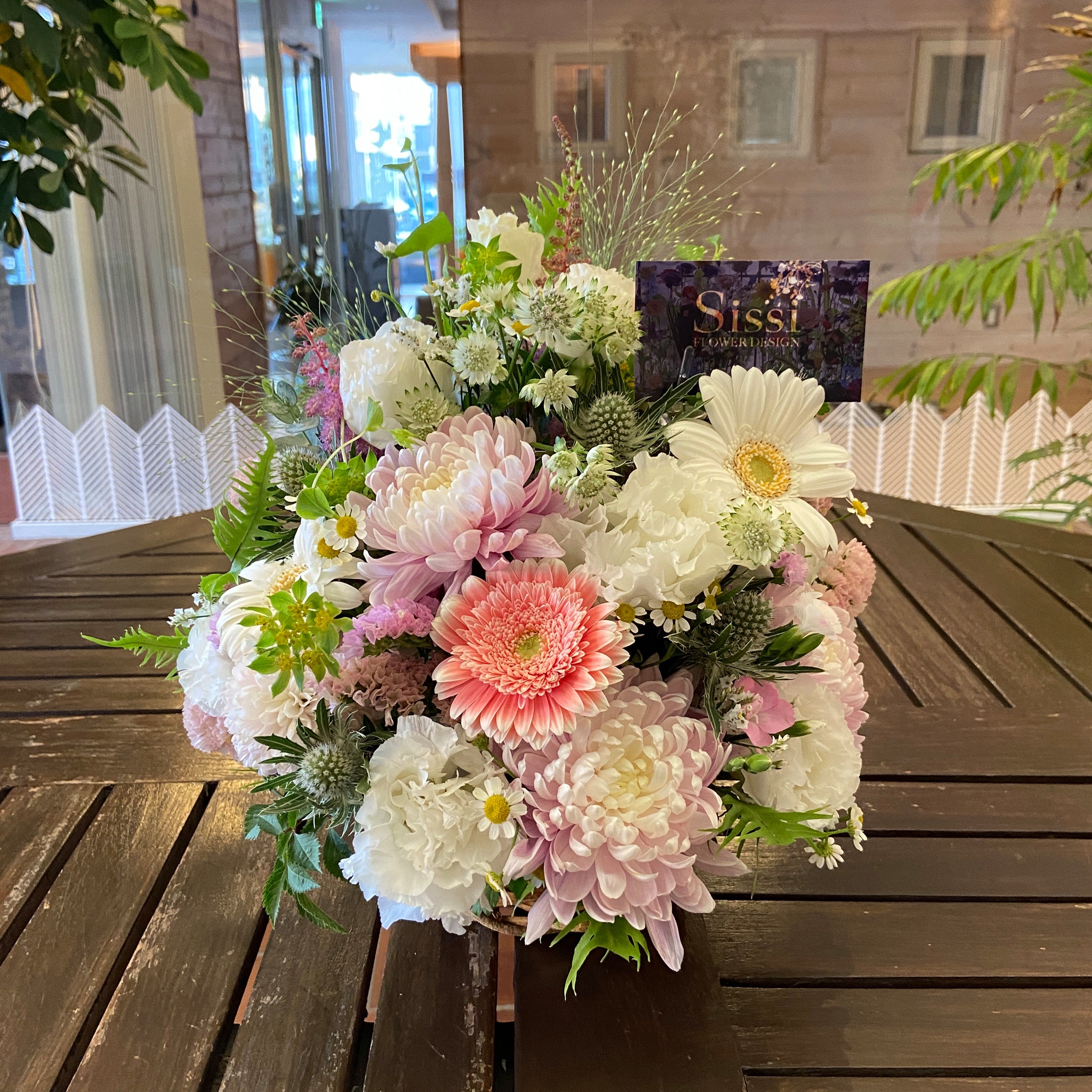 お供えアレンジメントS – Sissi Flower Design JP