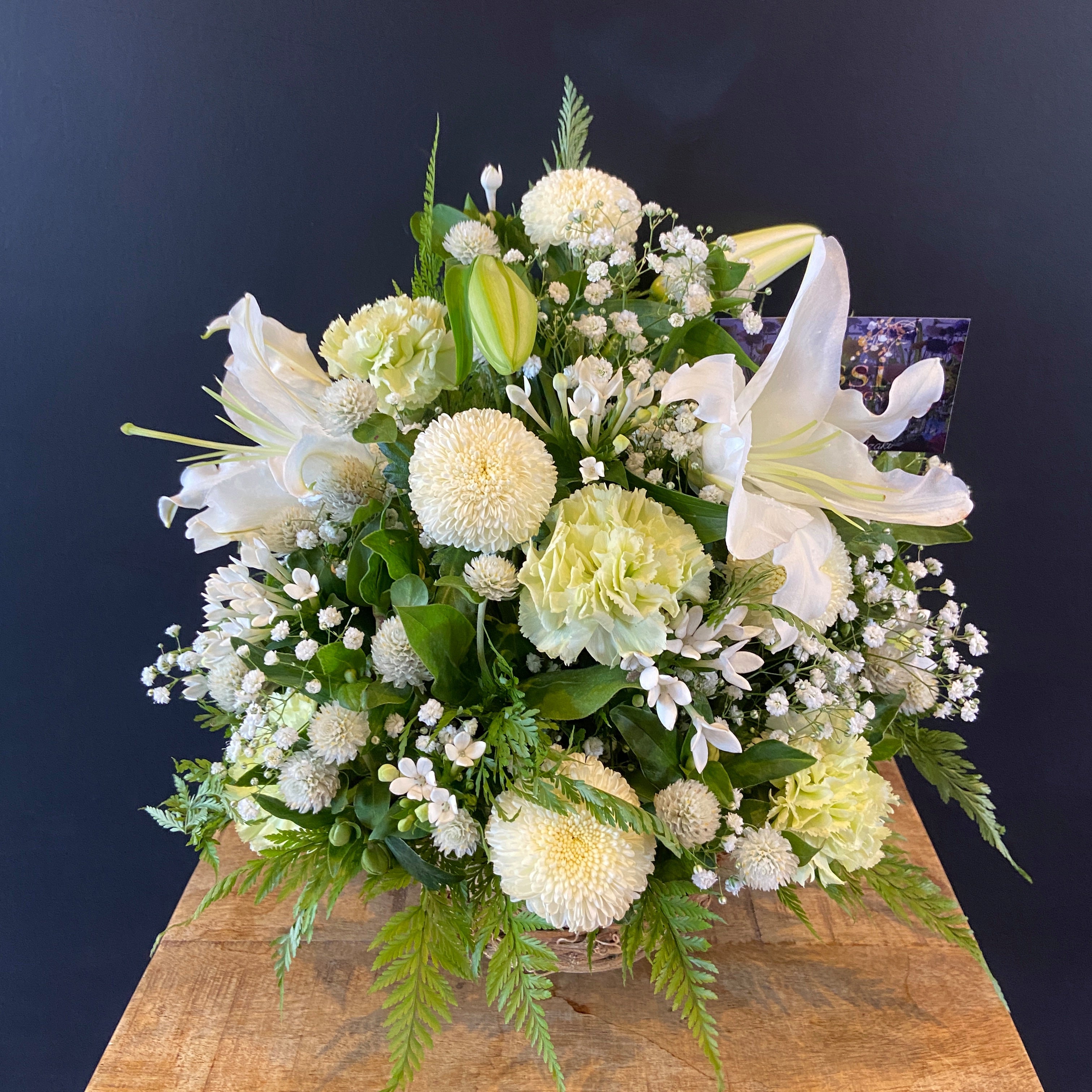 お供えアレンジメントM – Sissi Flower Design JP
