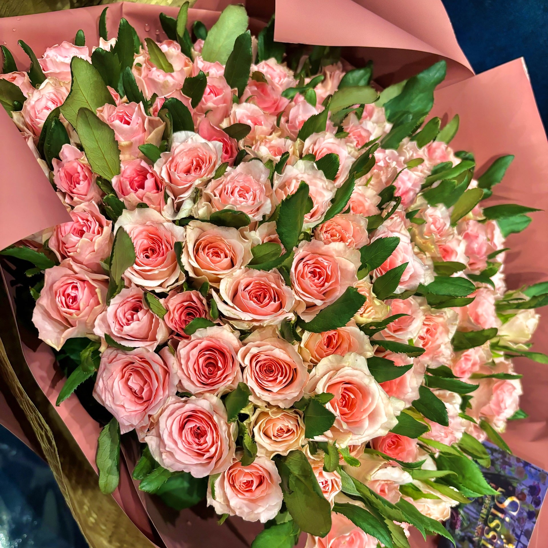 赤いバラのラウンドブーケ サヴォンローズ 花束 L（100本）ルビー