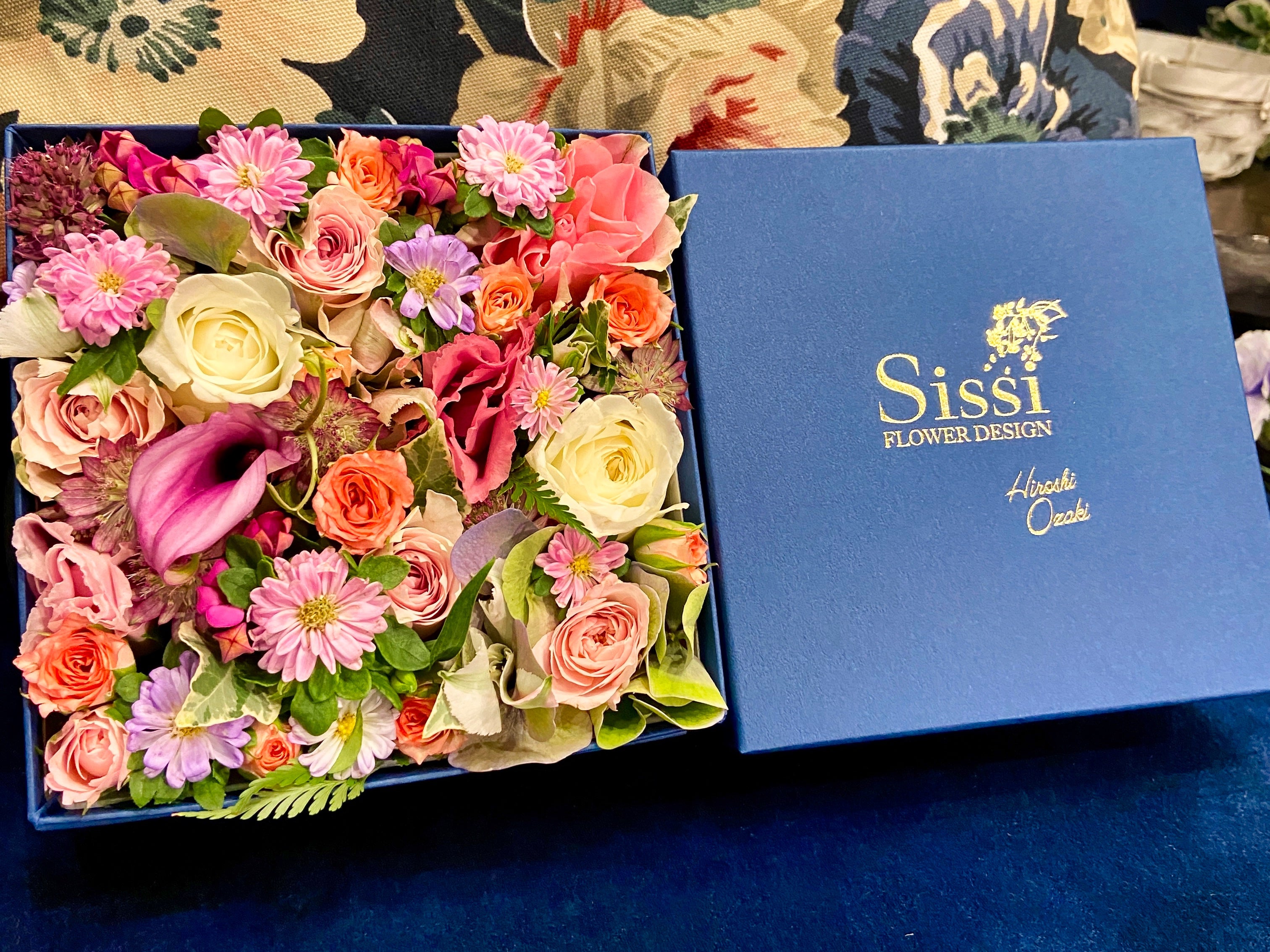 ボックスフラワー正方形M｜誕生日・父の日ギフト – Sissi Flower Design JP