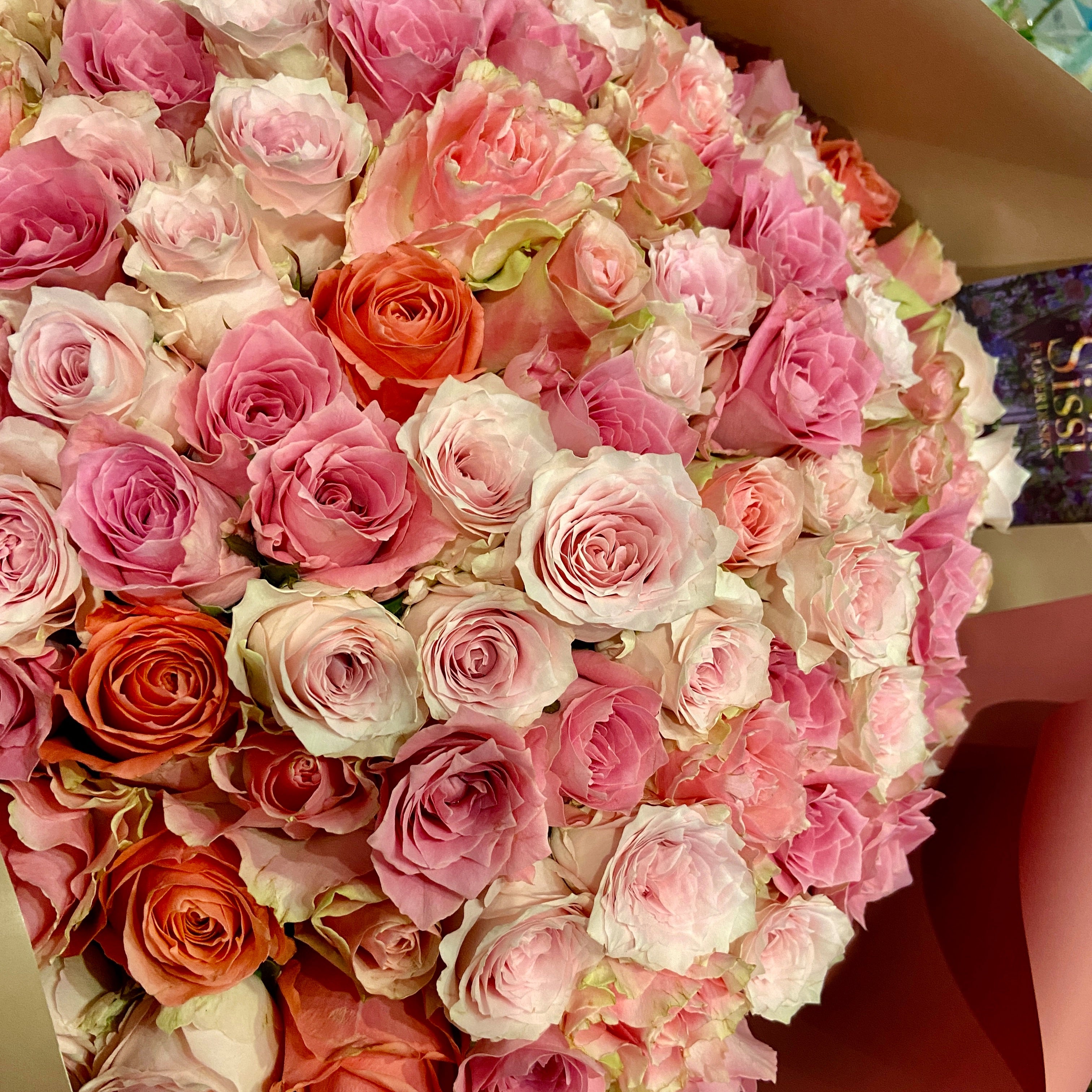 赤いバラのラウンドブーケ　サヴォンローズ　花束　L（100本）ルビーレッド ルビーレッド L(100本) サヴォンローズ 花束 | 石鹸素材のバラの