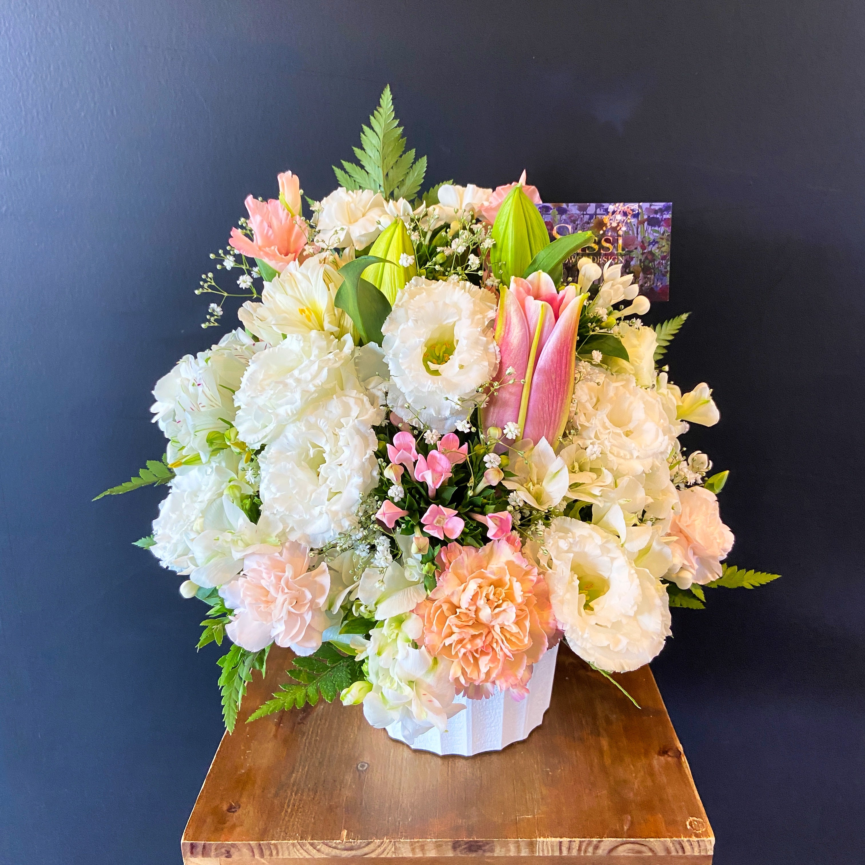 お供えアレンジメントS – Sissi Flower Design JP
