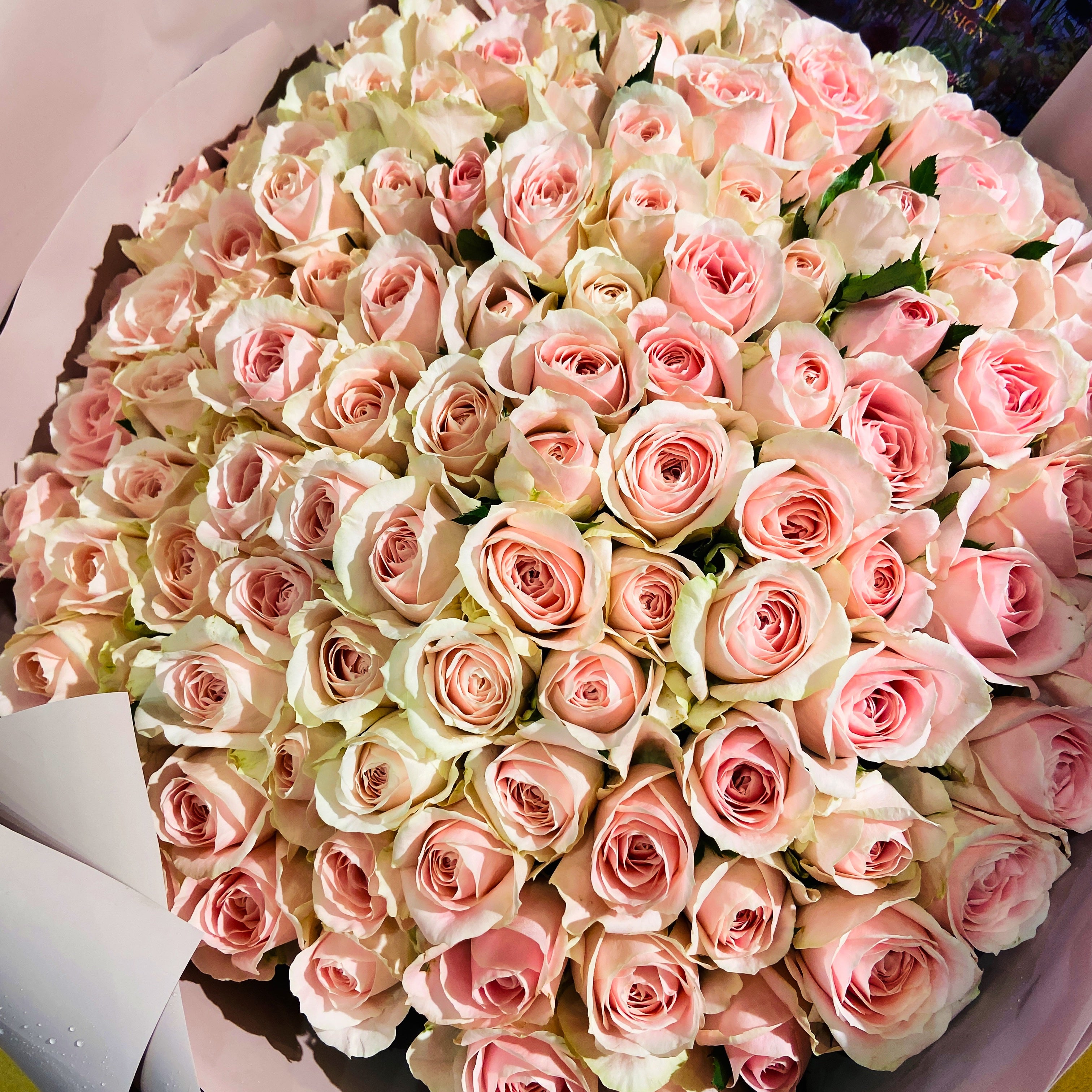 100本バラのラウンドブーケ – Sissi Flower Design JP